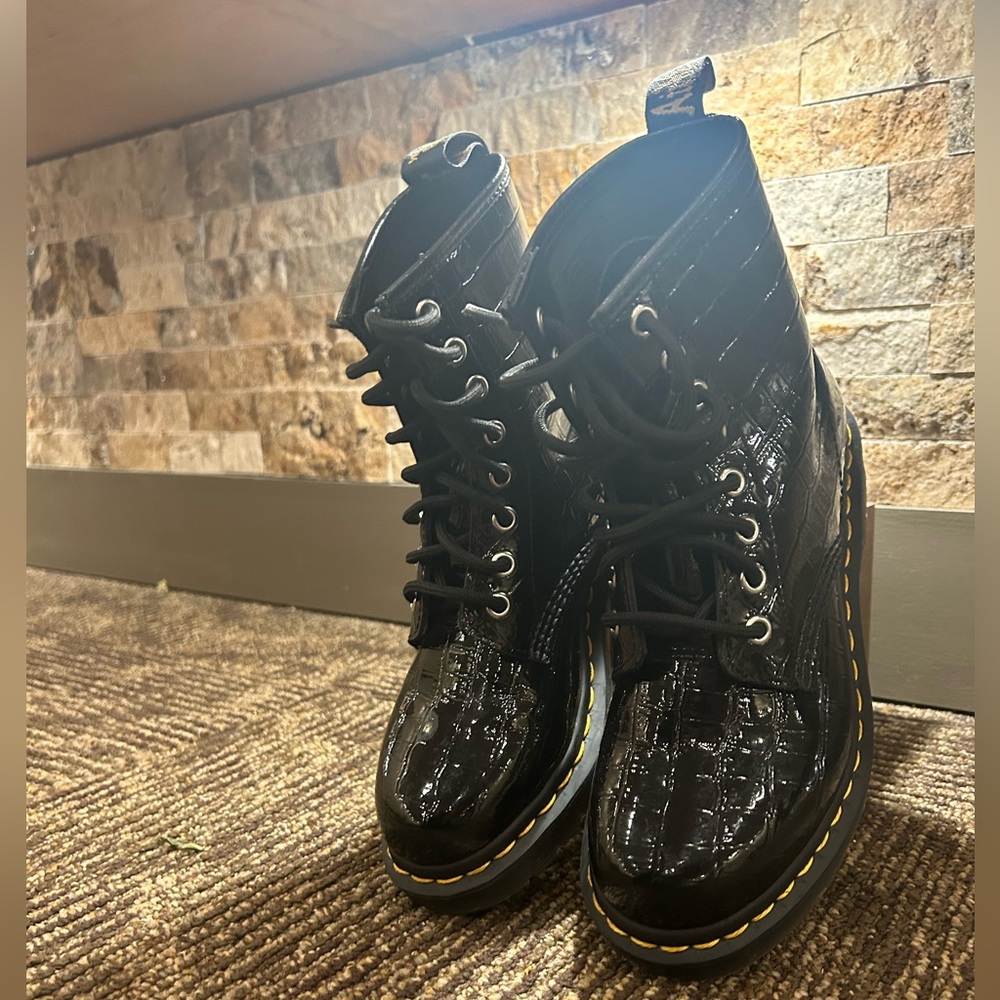 Dr Martens black patent crocodile boots - Picture 4 of 8